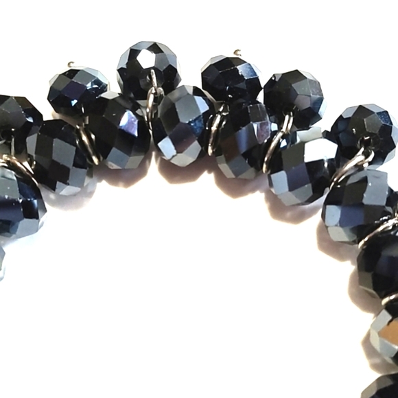 VINTAGE JET BLACK IRIDESCENT SHIMMERY CRYSTAL STRETCH BRACELET - Picture 6 of 8